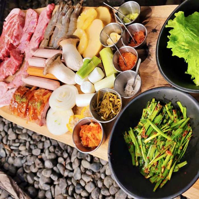 생방송투데이 하남 검단산 직접 기르고 도축 캠핑 텐트 돼지고기 모둠 바베큐 구이 맛집