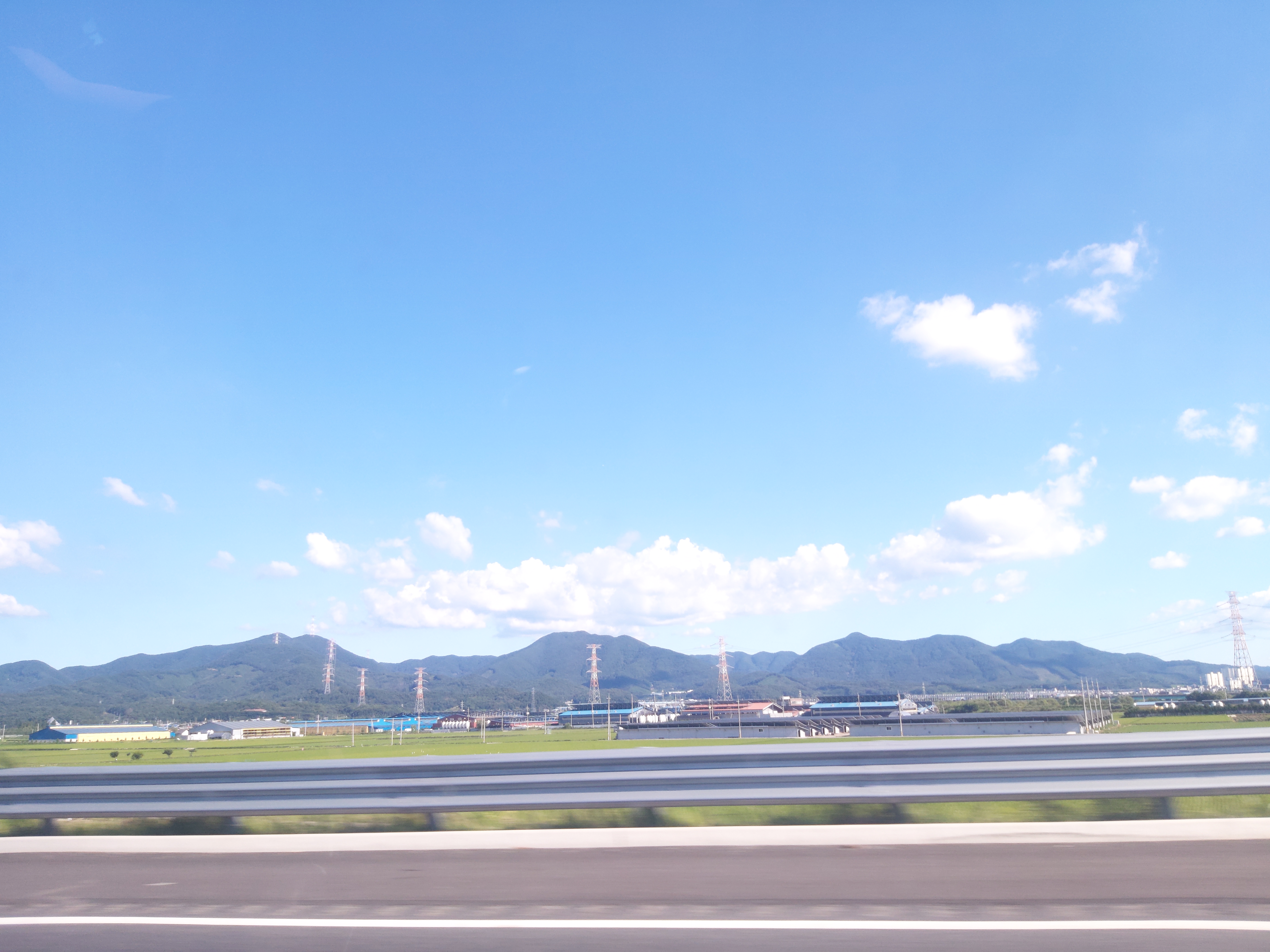 구름과 산 그리고 도시