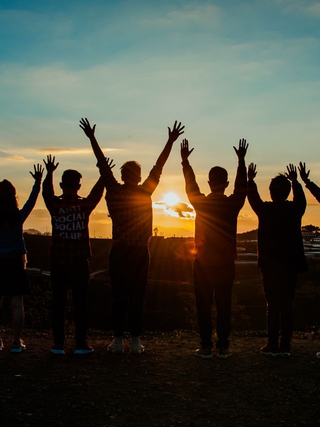 청년 기본 소득을 얻을 수 있는 청년들의 단체 사진
