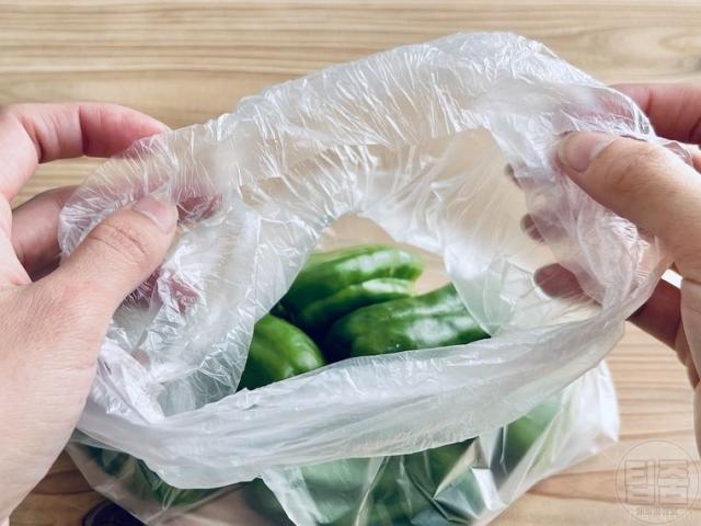 꽉 묶인 비닐봉투 매듭 쉽게 푸는법