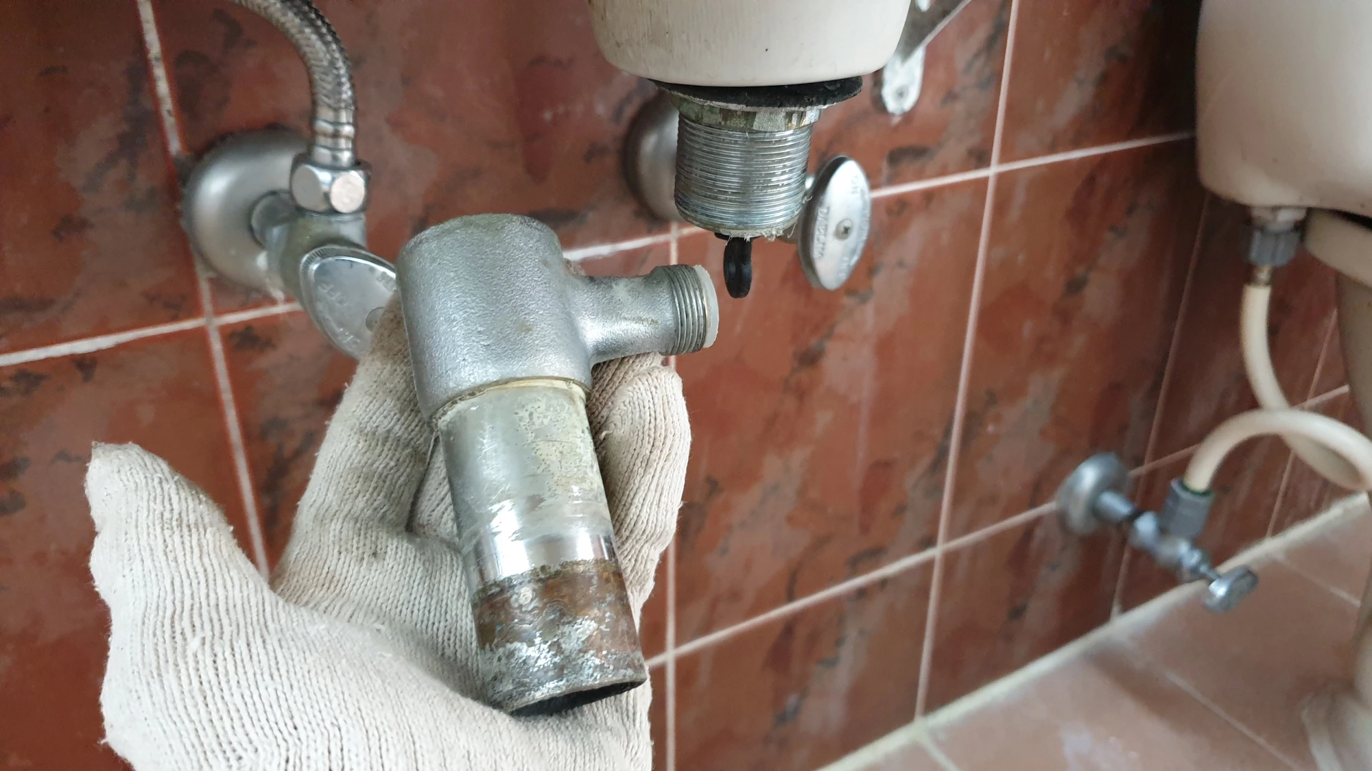 폽업 연결 배관 분리 모습