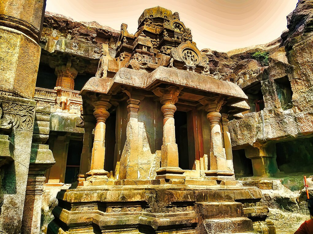 인드라 사바 (Indra Sabha) - 섬세함의 극치, 자이나교 굴