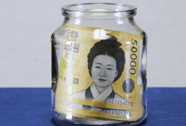 청년구직지원금 관련 돈 사진