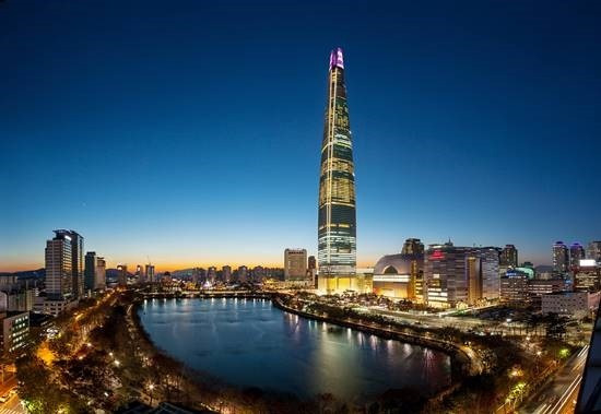 사람의 키보다 400배 높은 롯데월드타워