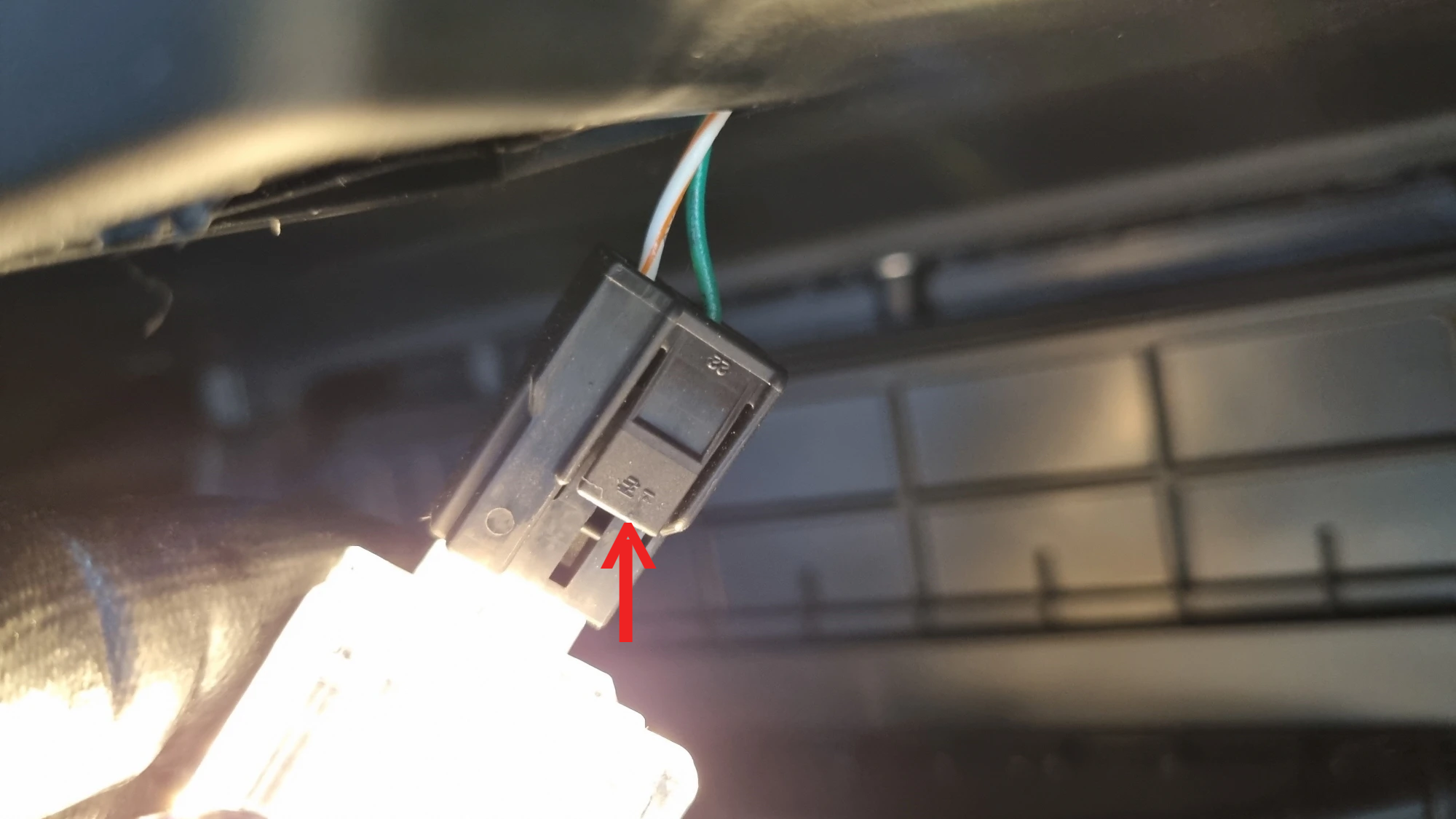 글로브박스 조명등 빼는 방법