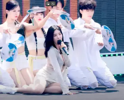권은비-사진