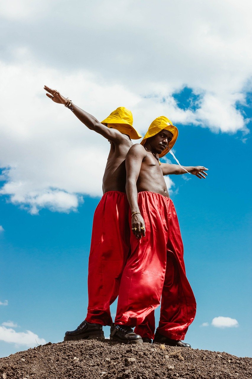 K-POP과 OTT의 수익 구조 비교