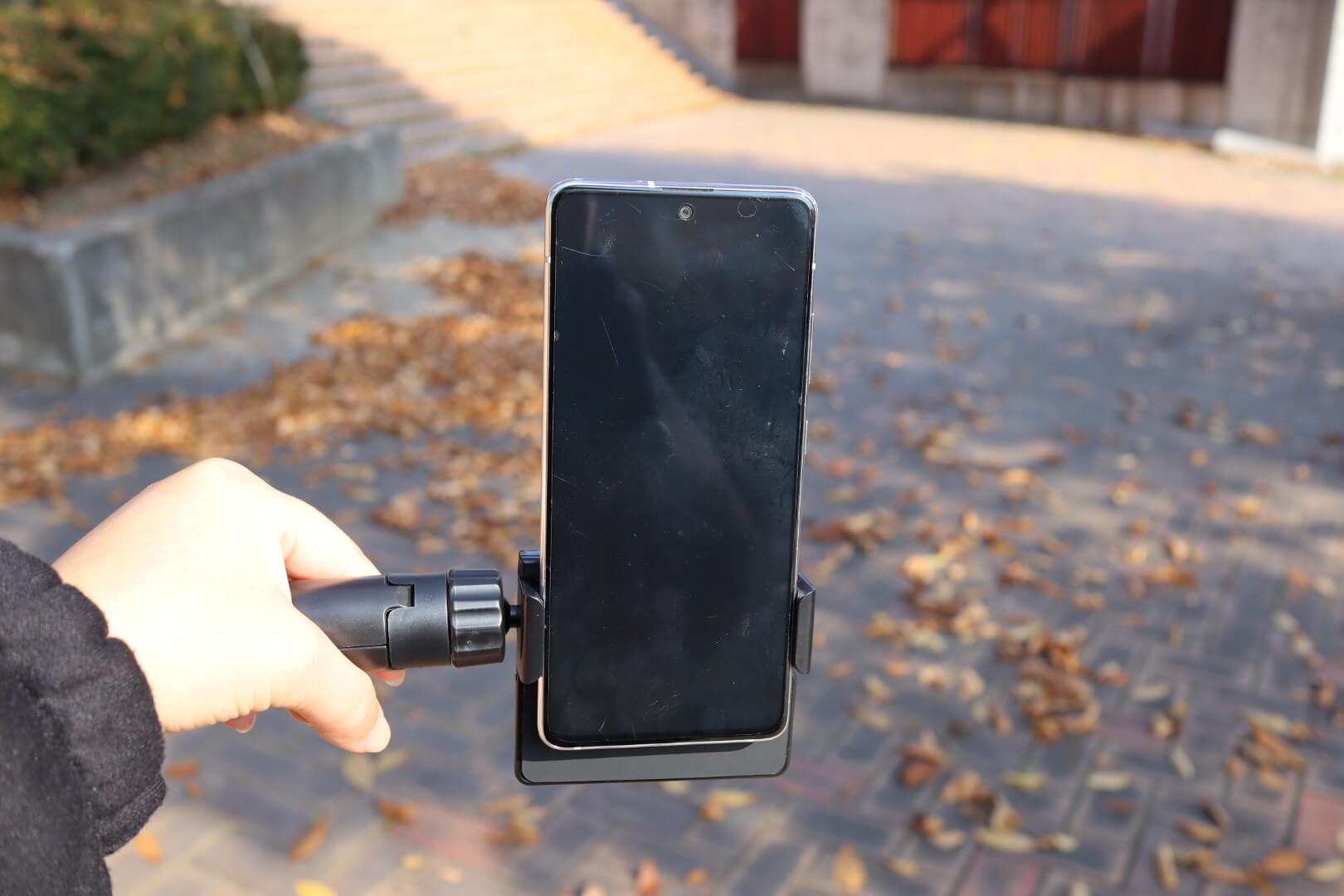 핸드폰-삼각대-손잡이-활용-세로