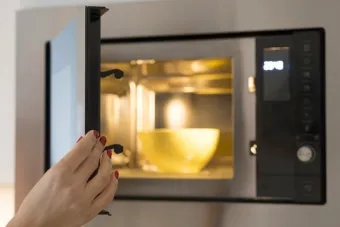 찌든 때부터 냄새까지 전자레인지 청소 레몬 식초로 간편하게 해결 완벽 관리_18