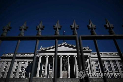 미 호르무즈 제재: 이란 통행료 냈다간 미국 전면 제재... 해운업계 세컨더리 보이콧 대처법 총정리
