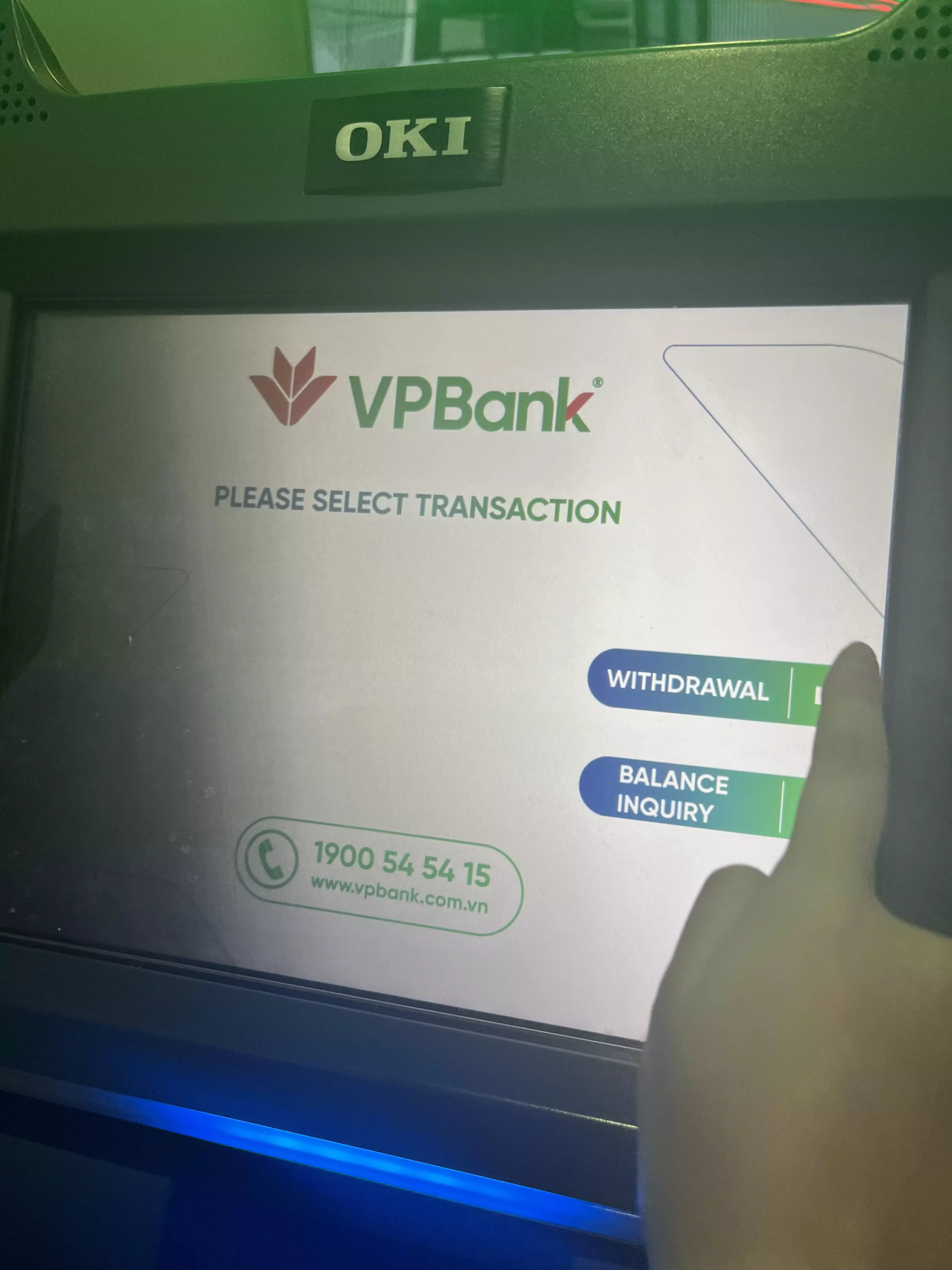 VPBank ATM 인출 화면