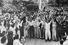 광복일의 만세 모습