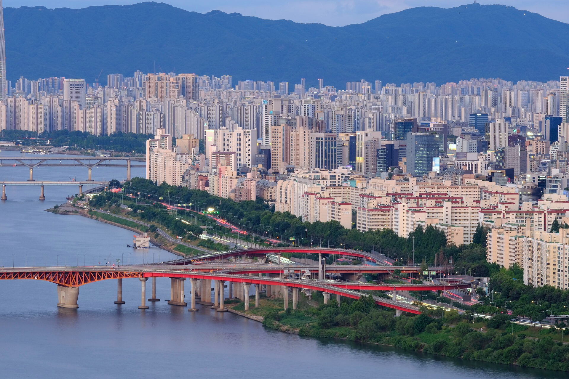 강 일몰 관련 사진