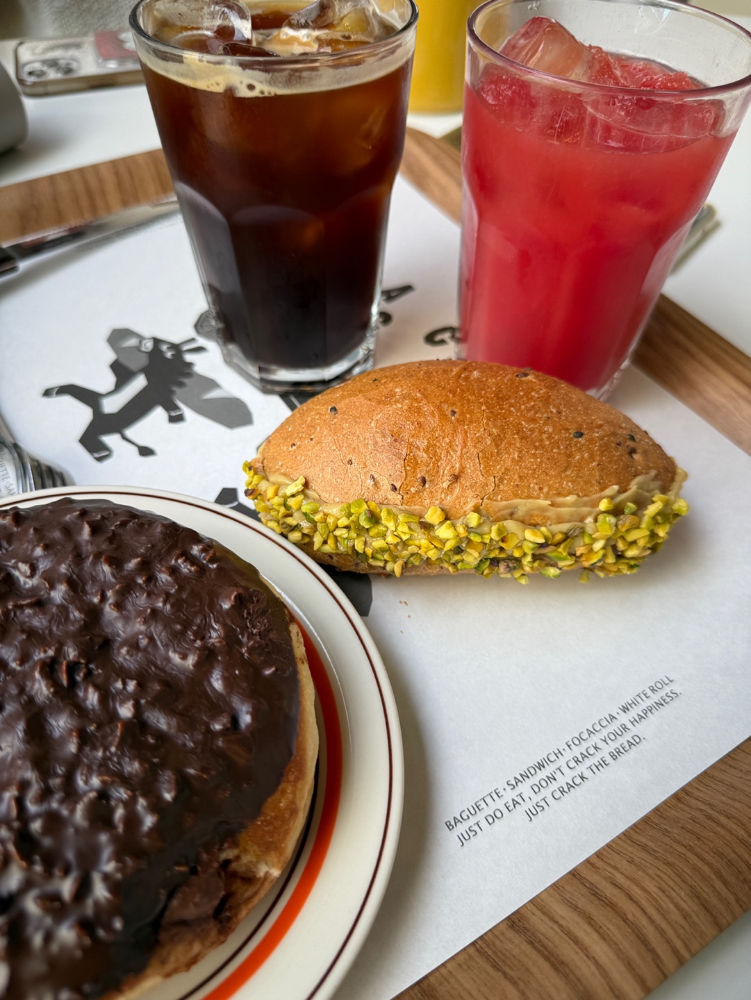 🍓 판교의 끝자락 카페 도넛 드로잉 x 크랙크랙 방문 후기 &ndash; 도넛드로잉과 바게트의 소리까지 맛있는 곳