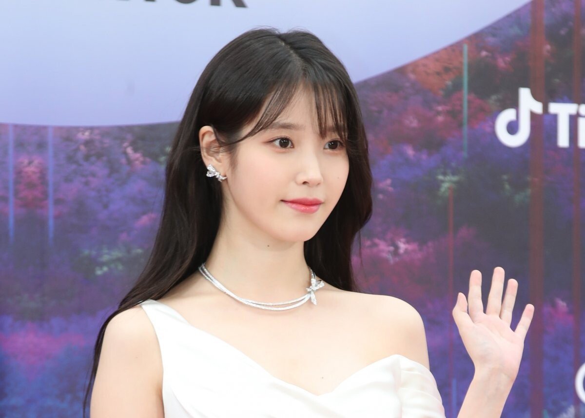 아이유 생일 기부