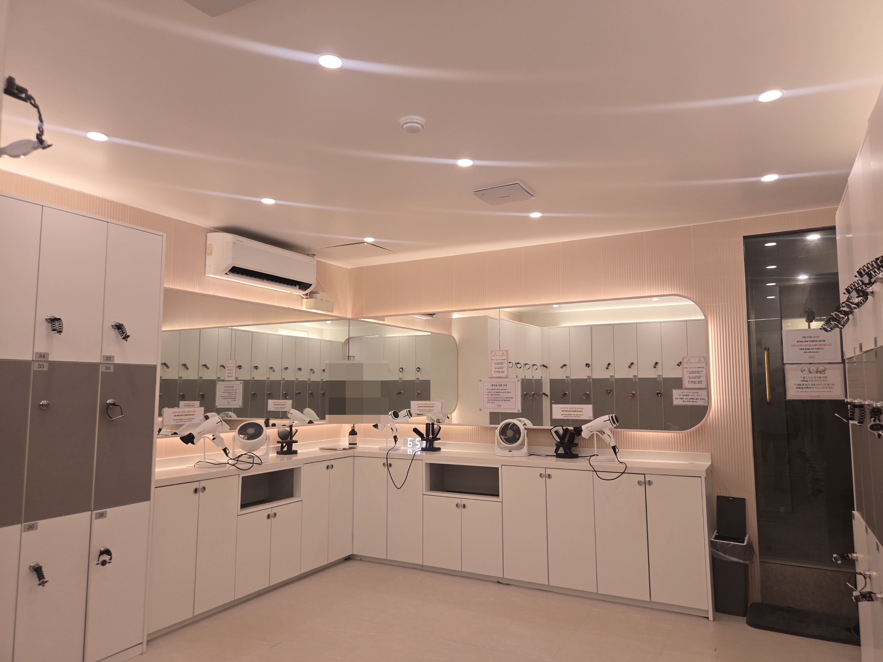 휘트니스피플 우먼 탈의실