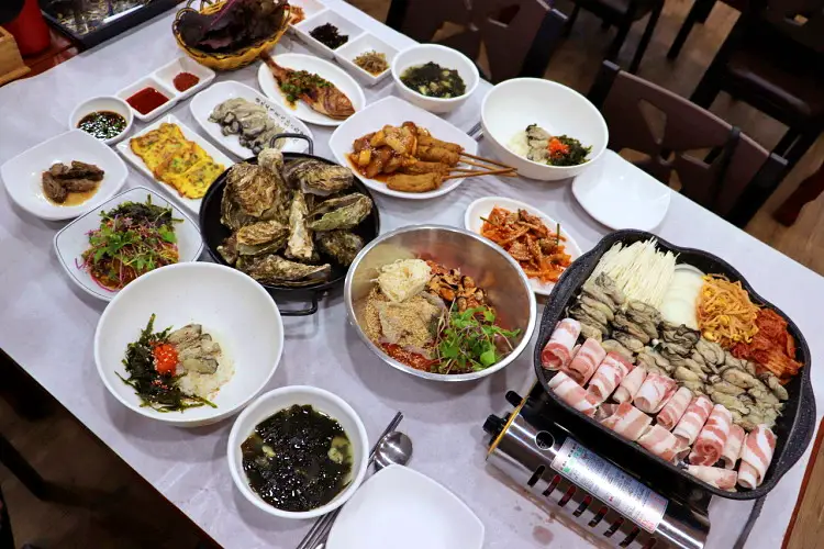 투데이 맛있는 메뉴 굴 삼합, 굴 어묵, 굴 탕수육, 석화찜, 항아리 물회 맛있는 식당 추천 통영 중앙시장 맛집