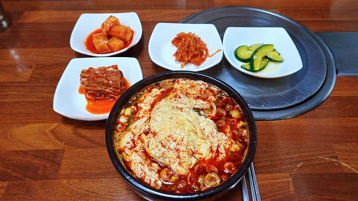 토요일은 밥이좋아 예산 삽교 옛날 국밥 맛집 해장국 먹으러 왔다가 소주 안주 각 예산10미 현지인 추천 토밥 좋아 방송정보