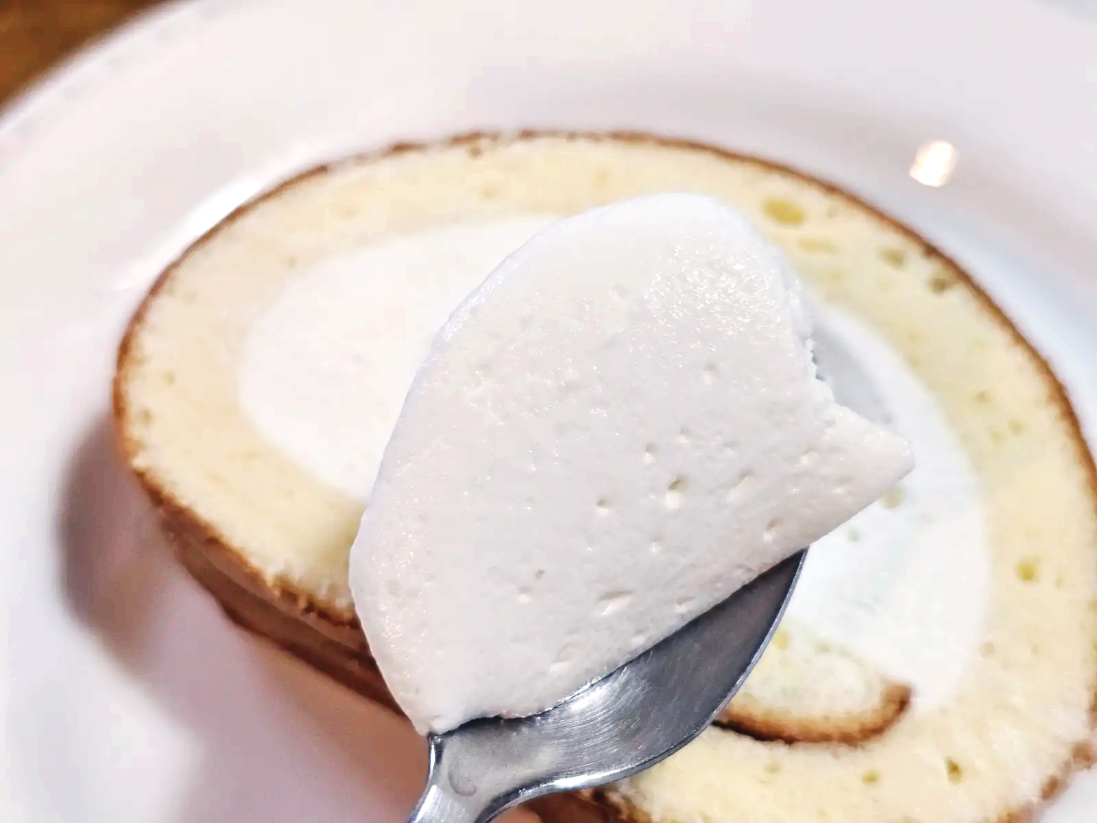 코스트코 우유크림 롤케익의 크림부분 확대