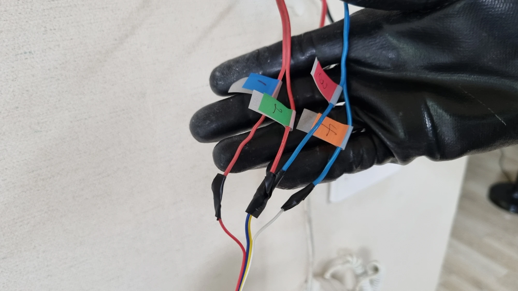 네가닥 전선 연결 모습