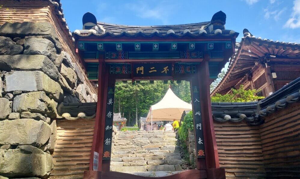 파주 보광사 : 영조 임금의 효심이 깃든 천년고찰 어실각과 마애불 탐방