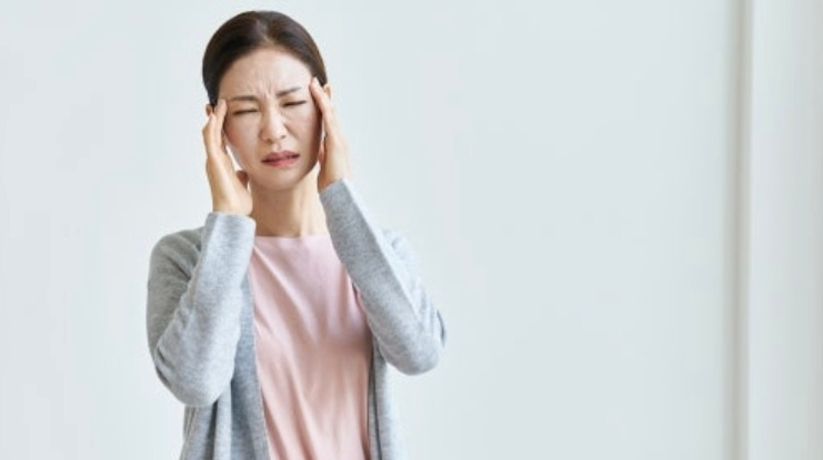 심한 두통 뇌출혈 전조증상 홍보이미지