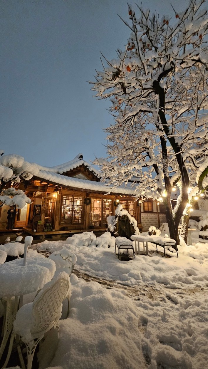 전통과 현대의 조화로운 만남. 출처-경안당