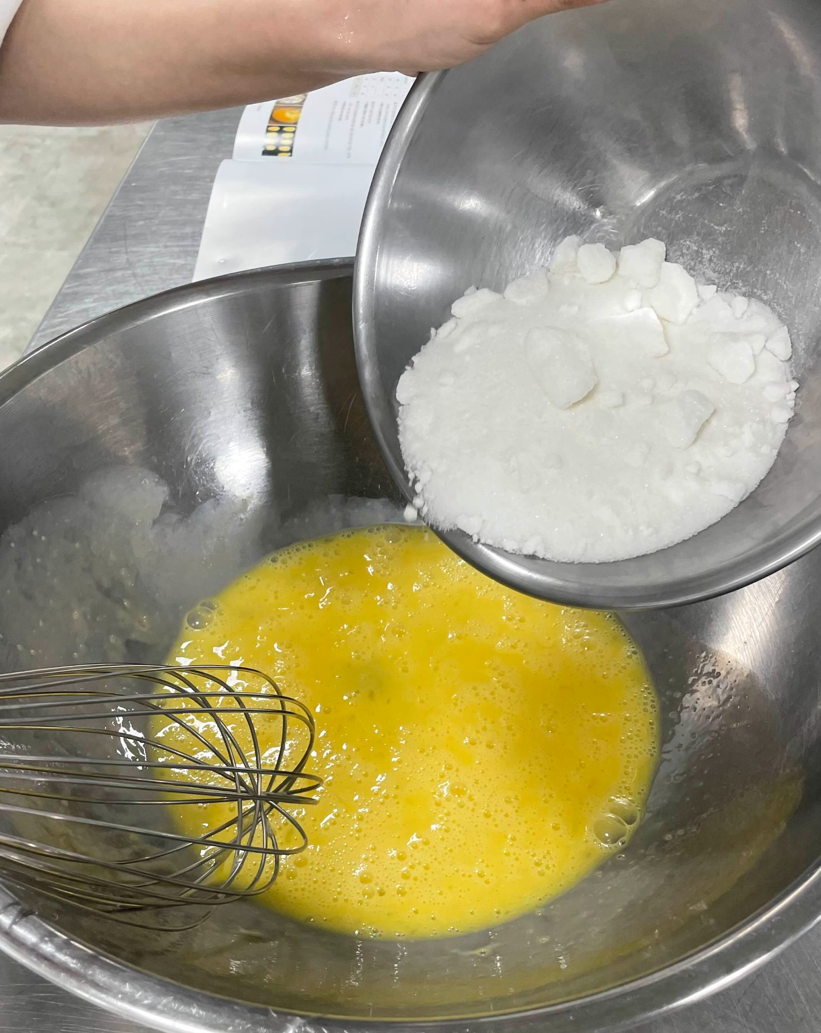 레몬 제스트 넣은 카페 스타일 마들렌