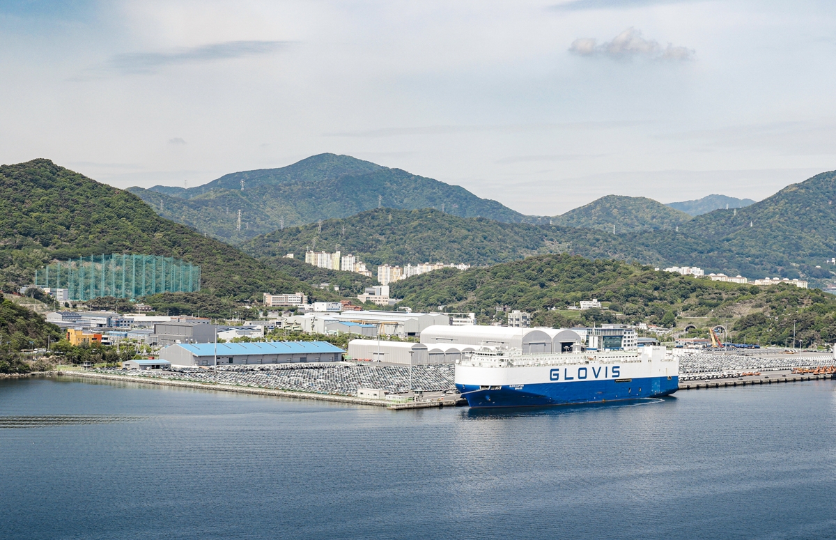 한국GM 창원공장 쉐보레 트랙스 크로스오버 수출 1위의 비결: 100% 자동화와 글로벌 허브 전략 분석