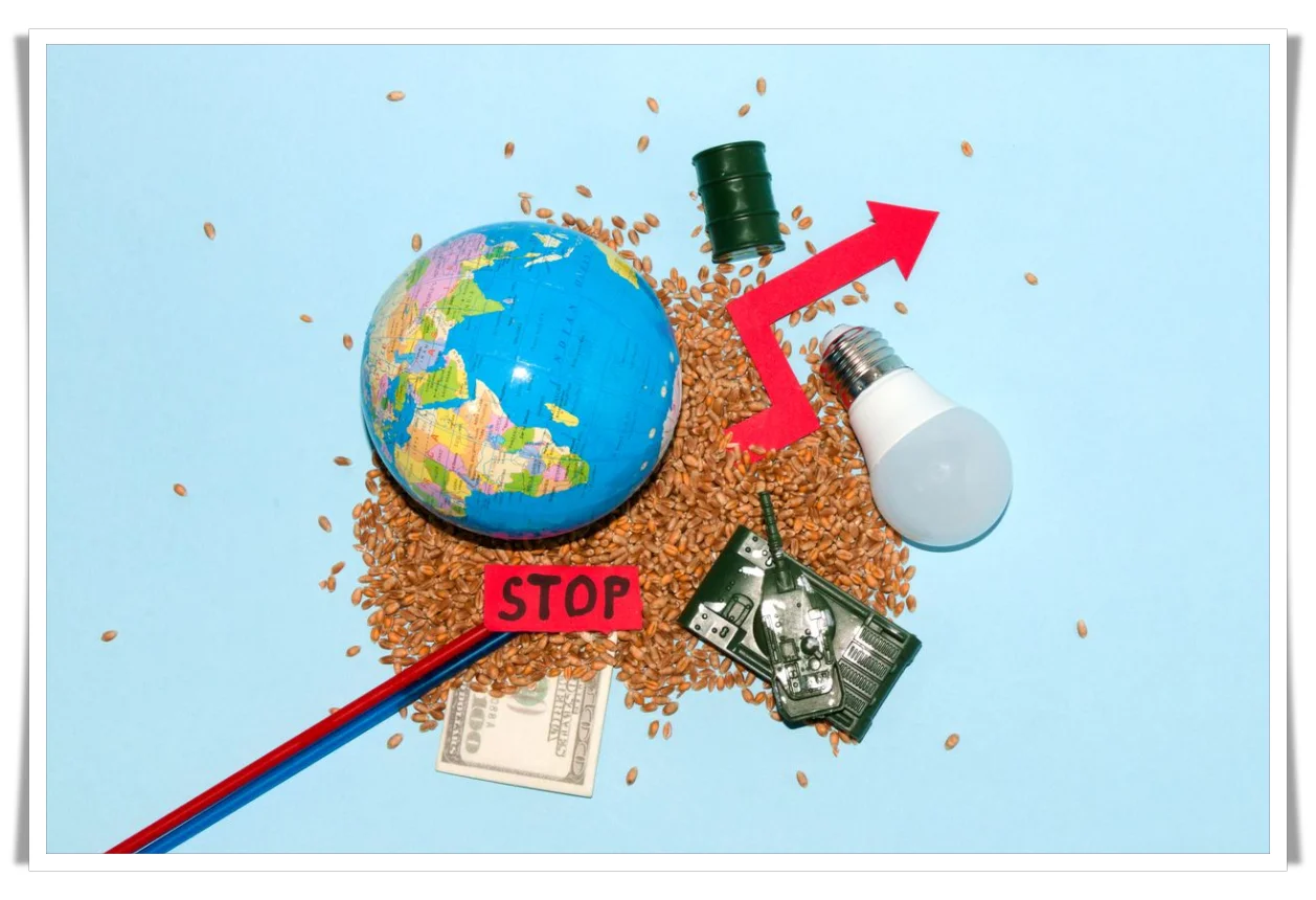 지구본, 밀알, 전구, 원유 통, 현금 등 자원과 경제를 상징하는 아이템들로 구성된 이미지, 'STOP' 표지판과 상승하는 화살표가 함께 있어 환경적 또는 경제적 경고를 암시