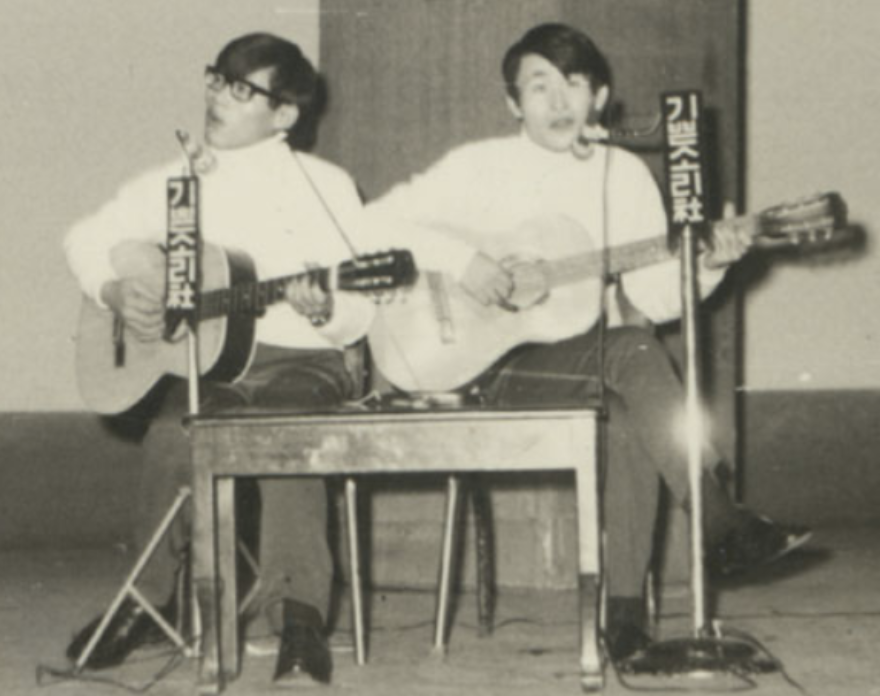 쎄시봉 멤버 송창식 윤형주 활동 당시 공연 모습
