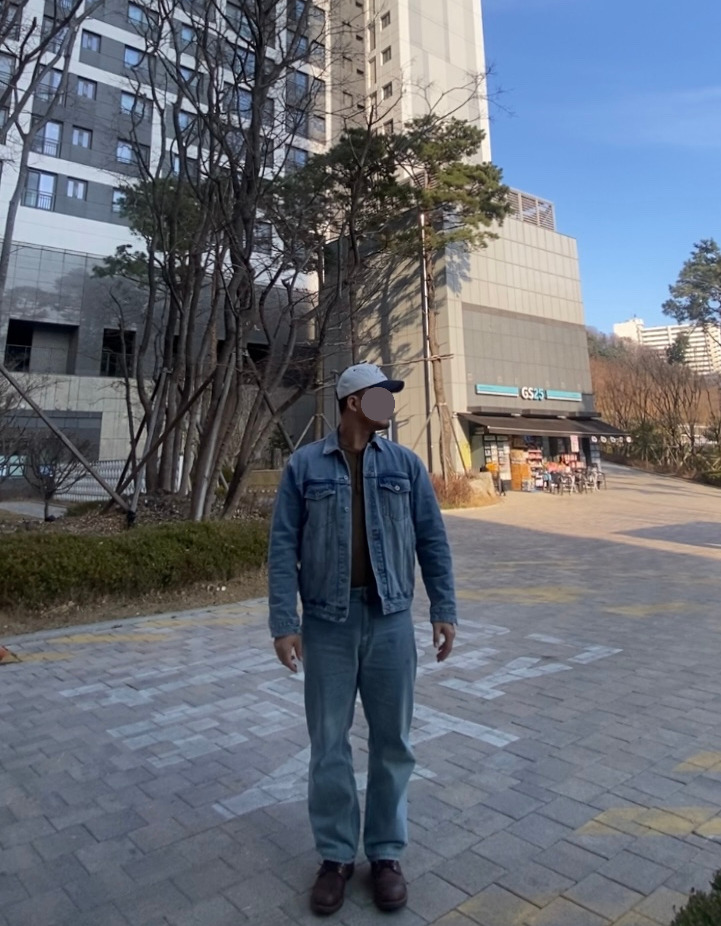데일리룩('26. 3. 13.)조이스베케이션 투톤 볼캡, 무신사스탠다드 데님 트러커 청재킷, 유니클로 와플헨리넥, 무신사스탠다드 레귤러핏 데님 팬츠, 레드윙 아이언레인저 앰버하니스