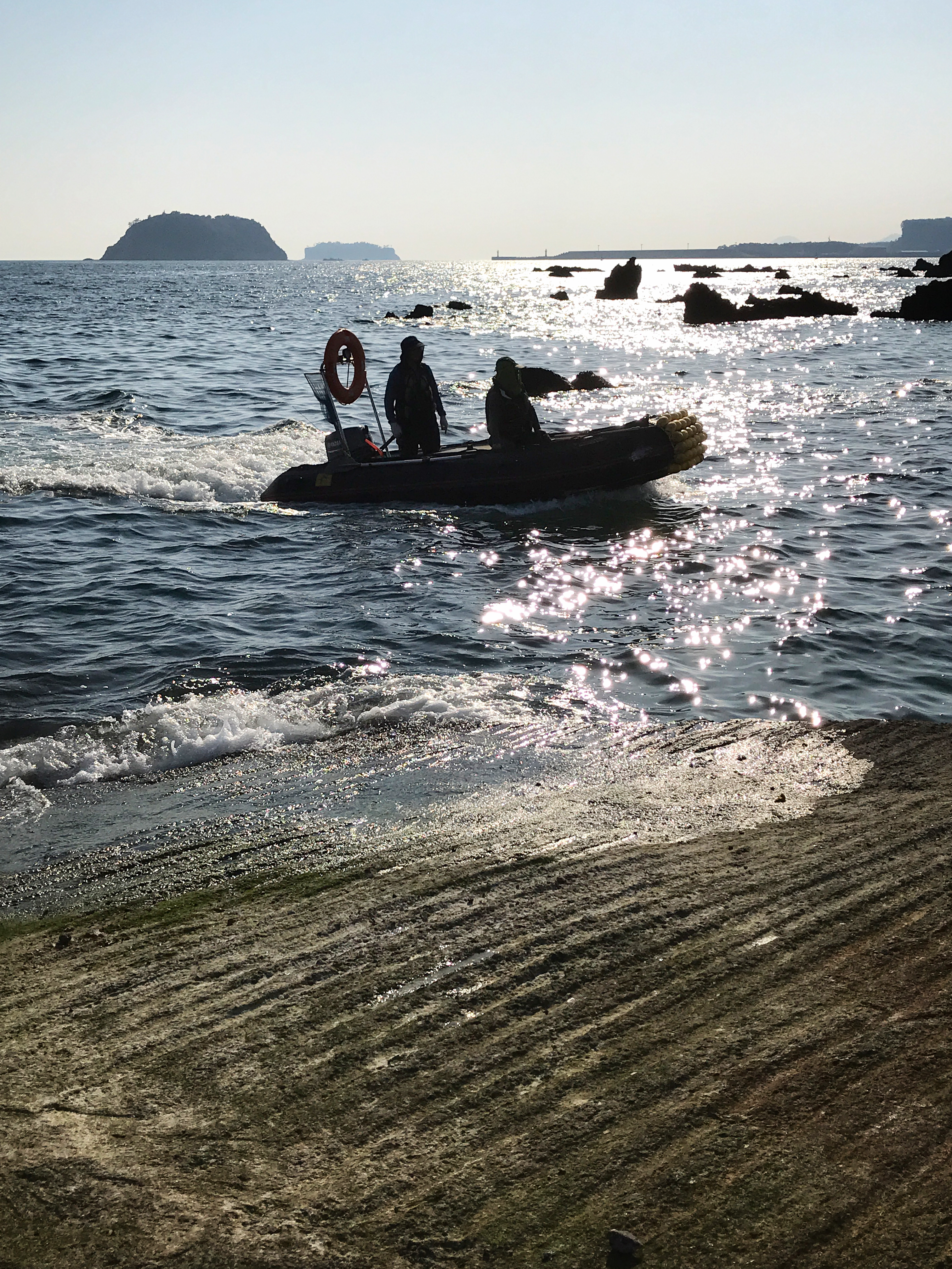 바다와 보트가 있는 해변 by 피어나네 저작권 없는 고화질 무료 이미지 바로가기