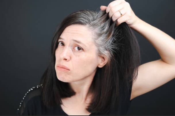 흰머리 개선에 도움이 되는 비타민과 영양 성분