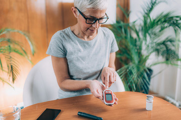 돼지감자 차 효능과 부작용, 돼지감자가 예전에는 돼지 먹이로 주거나 버려지는 식물이었다고 합니다.