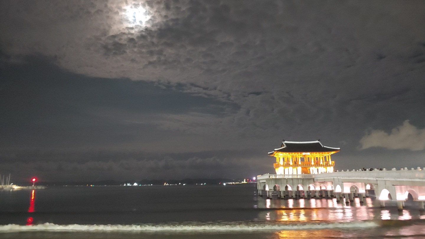 포항 영일대 해상누각 모습