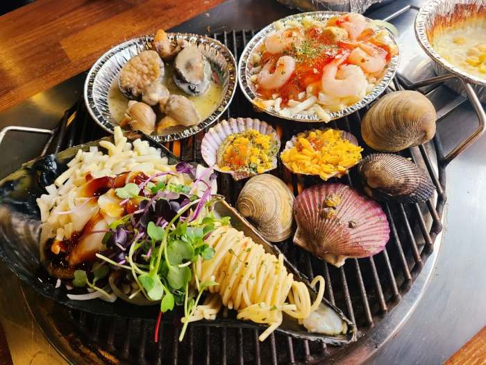 백반기행 지수원 편 4단 조개구이 무한리필 치즈 가리비 전복 숯불 구이 오이도 맛집 소개