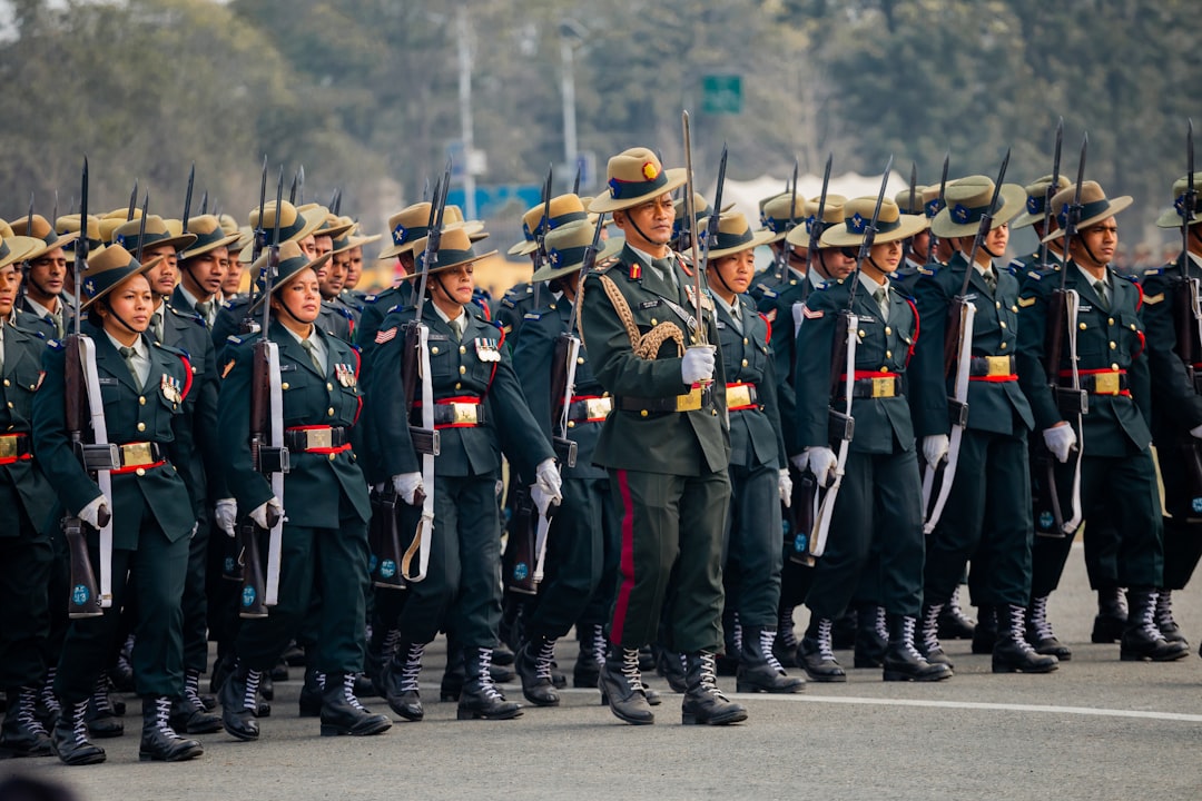 육공단의 가장 중요한 명사는 Military입니다.