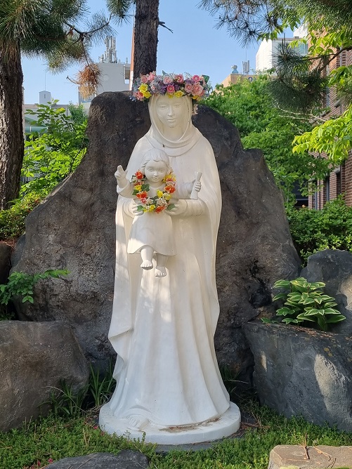 익산 어양동성당 성모자상