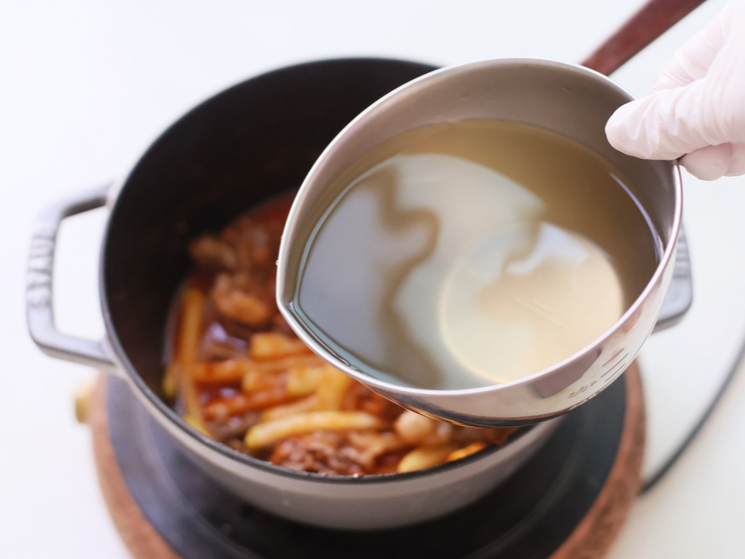 육수 붓고 끓이기