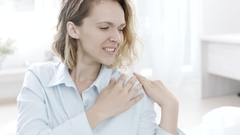 어깨 아플때 혈자리