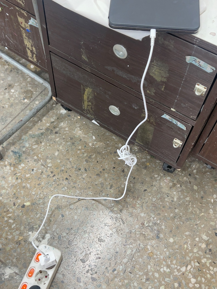 다이소 핸드폰 배터리 충전기