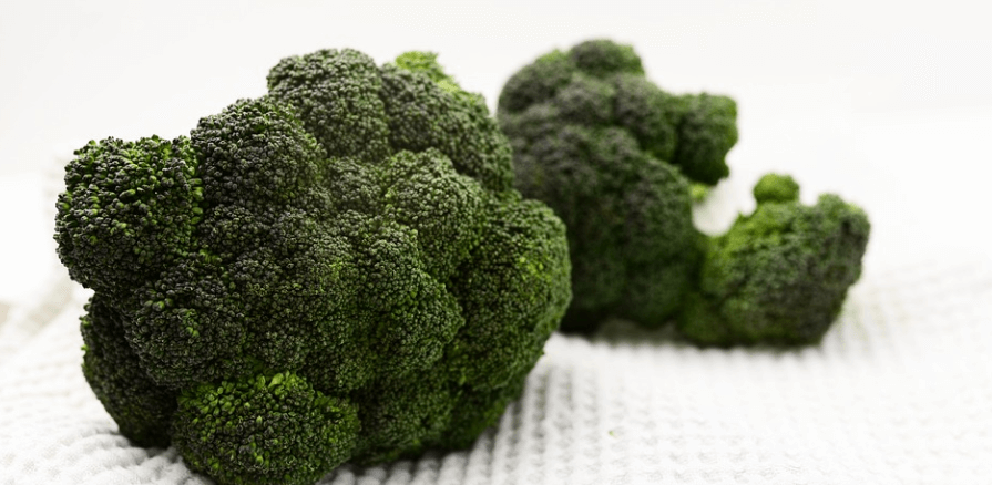 브로콜리 두 송이