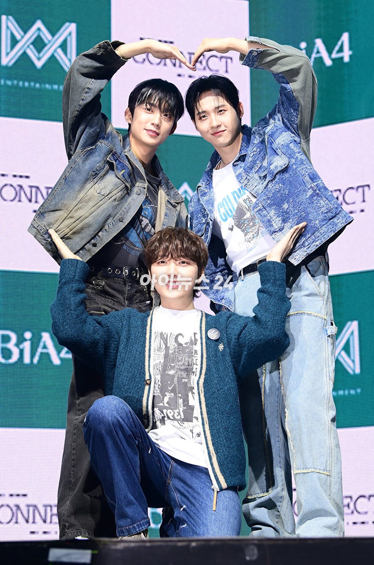 그룹 B1A4가 8일 오후 서울 광진구 예스24라이브홀에서 열린 그룹 B1A4(비원에이포) 미니 8집 &#39;커넥트(CONNECT)&#39; 발매 기념 쇼케이스에 참석하고 있다. [사진=정소희 기자]