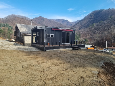 전원에 건축한 컨테이너 하우스