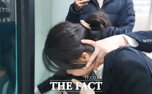 카메라를-보자-도망가는-김건희