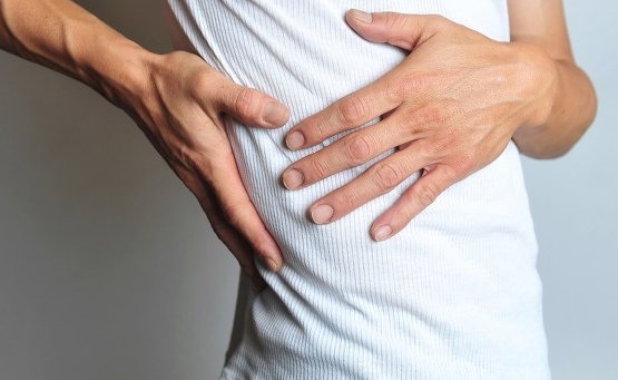 오른쪽 갈비뼈 아래 통증