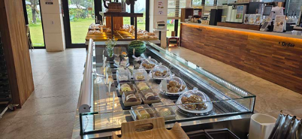 디저트 진열 냉장코너