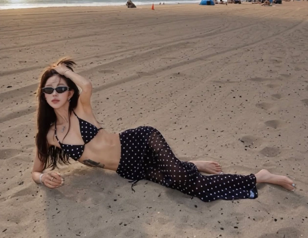 최준희 신혼여행 해변 사진