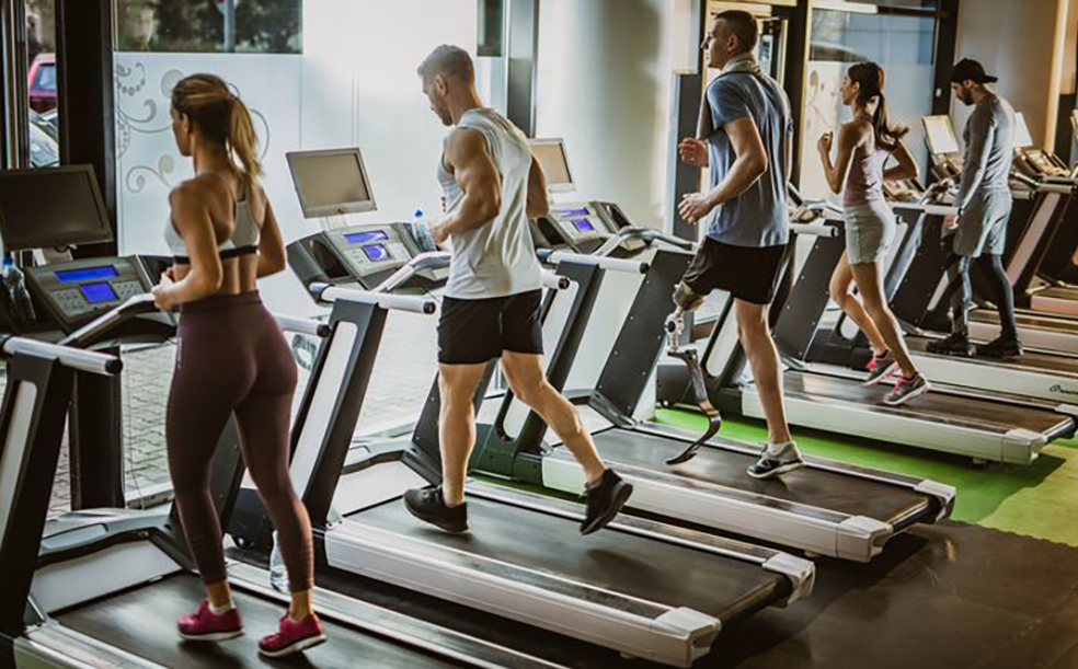 러닝머신을 하는 모습